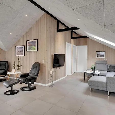 Stunning Home In Blavand With Wifi *