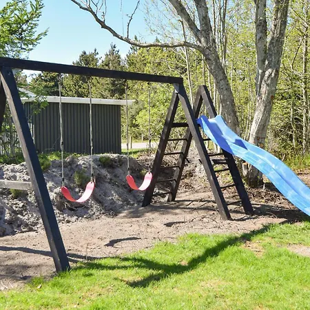 Stunning Home In Blavand With Wifi