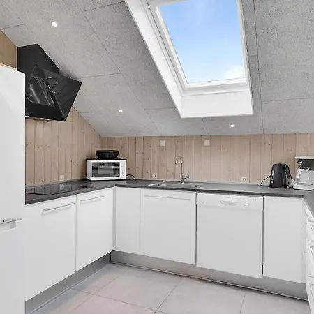 Stunning Home In Blavand With Wifi *
